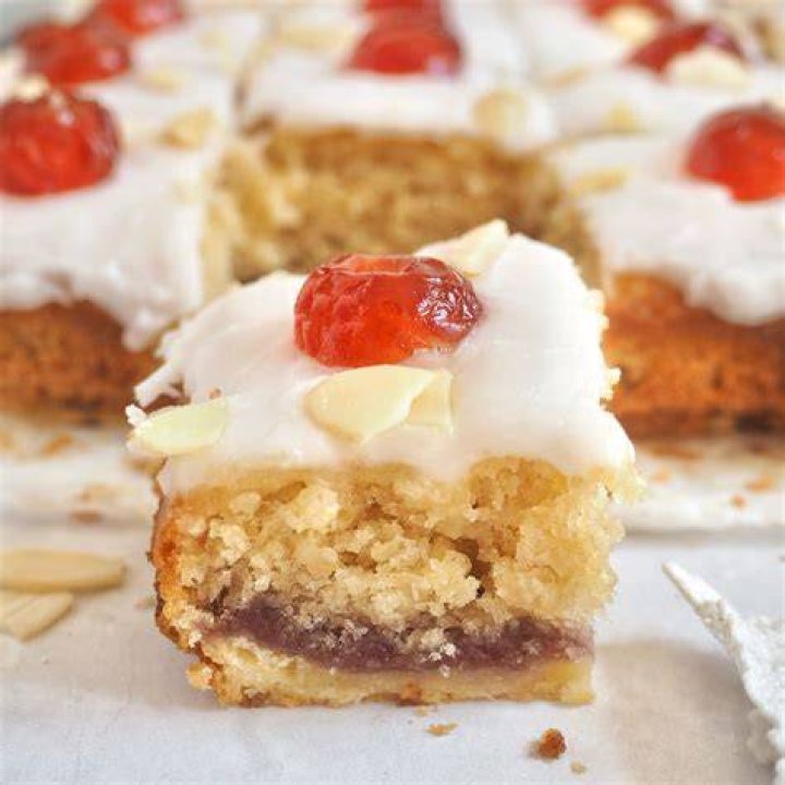 Do cherry bakewells have marzipan?
