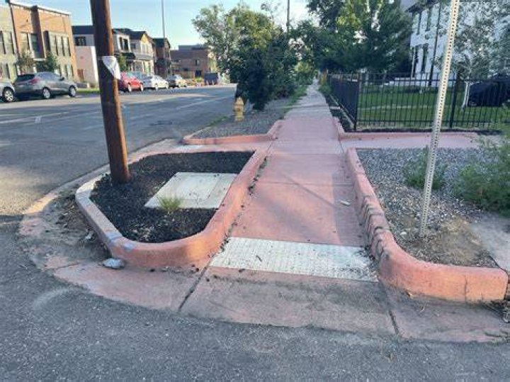 Do sidewalks need reinforcement?