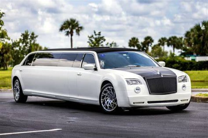 Does chrysler make limos?