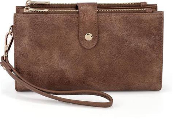 Is a wristlet a wallet?