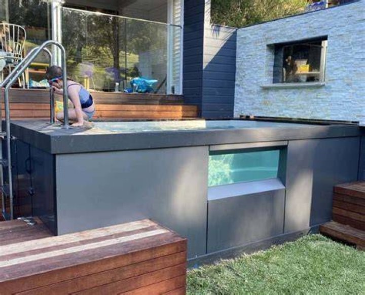Is an above ground pool a temporary structure?