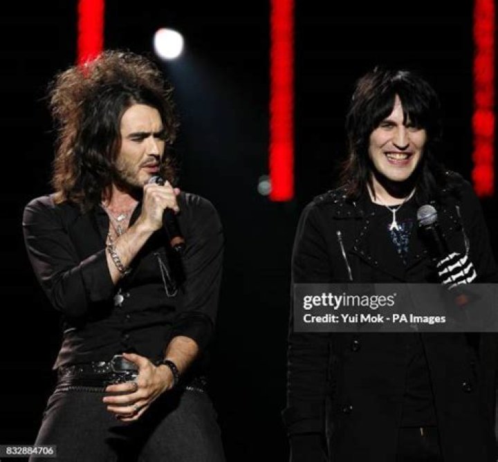Is noel fielding a goth?