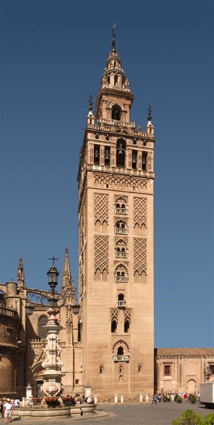 When was the giralda built?