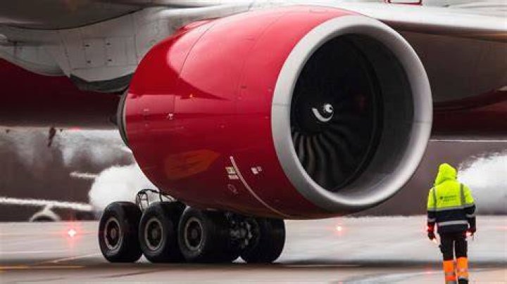Whose engine on boeing 777?