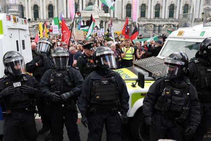 Why riots in belfast?